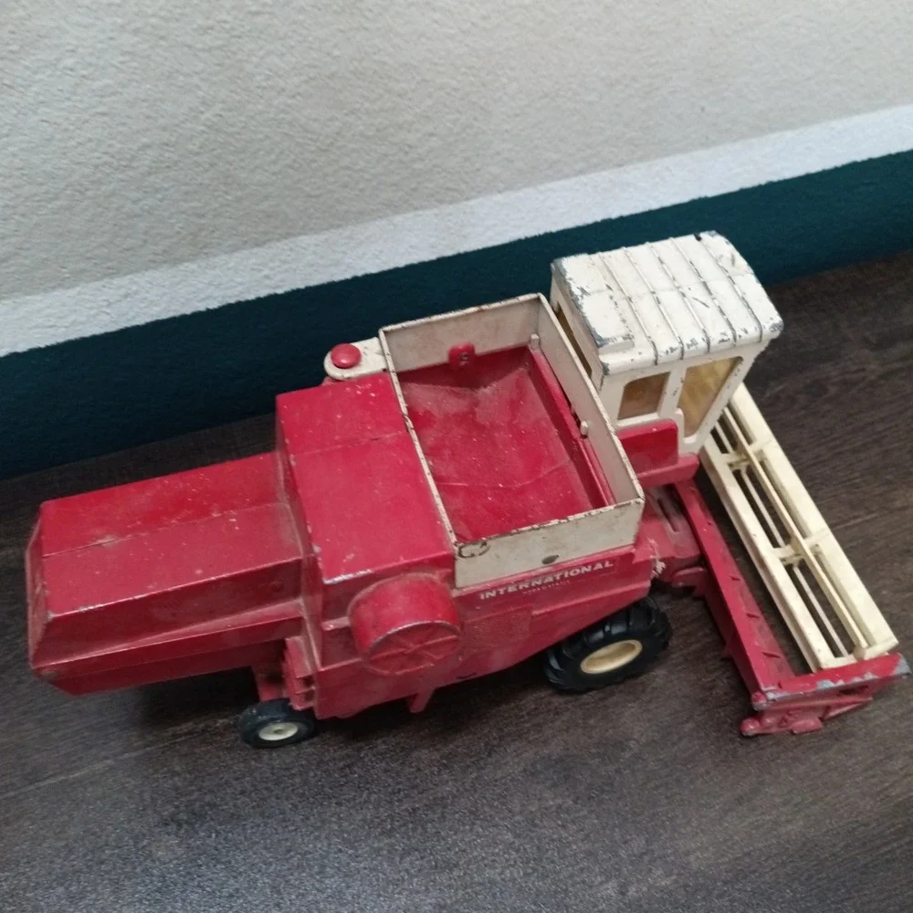 Vintage Ertl International Harvester 915 Hydrostatic Combine 1/20 Diecast USA